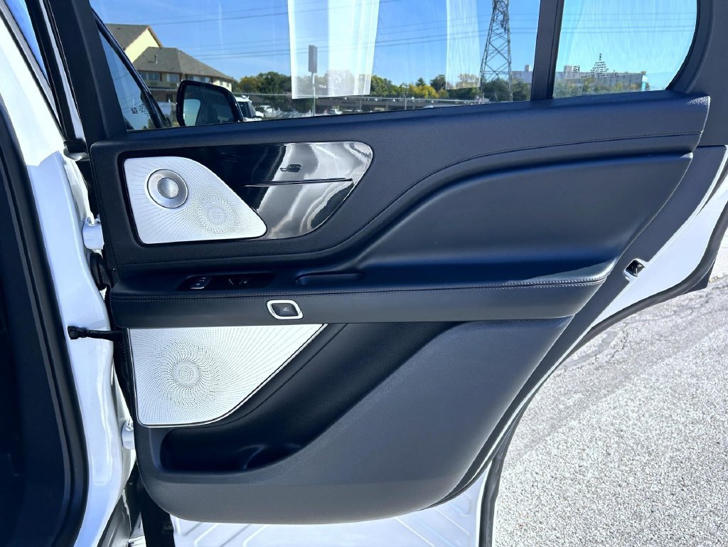 Used 2025 Lincoln Aviator Reserve w/ Equipment Group 201A AWD/4WD image 20