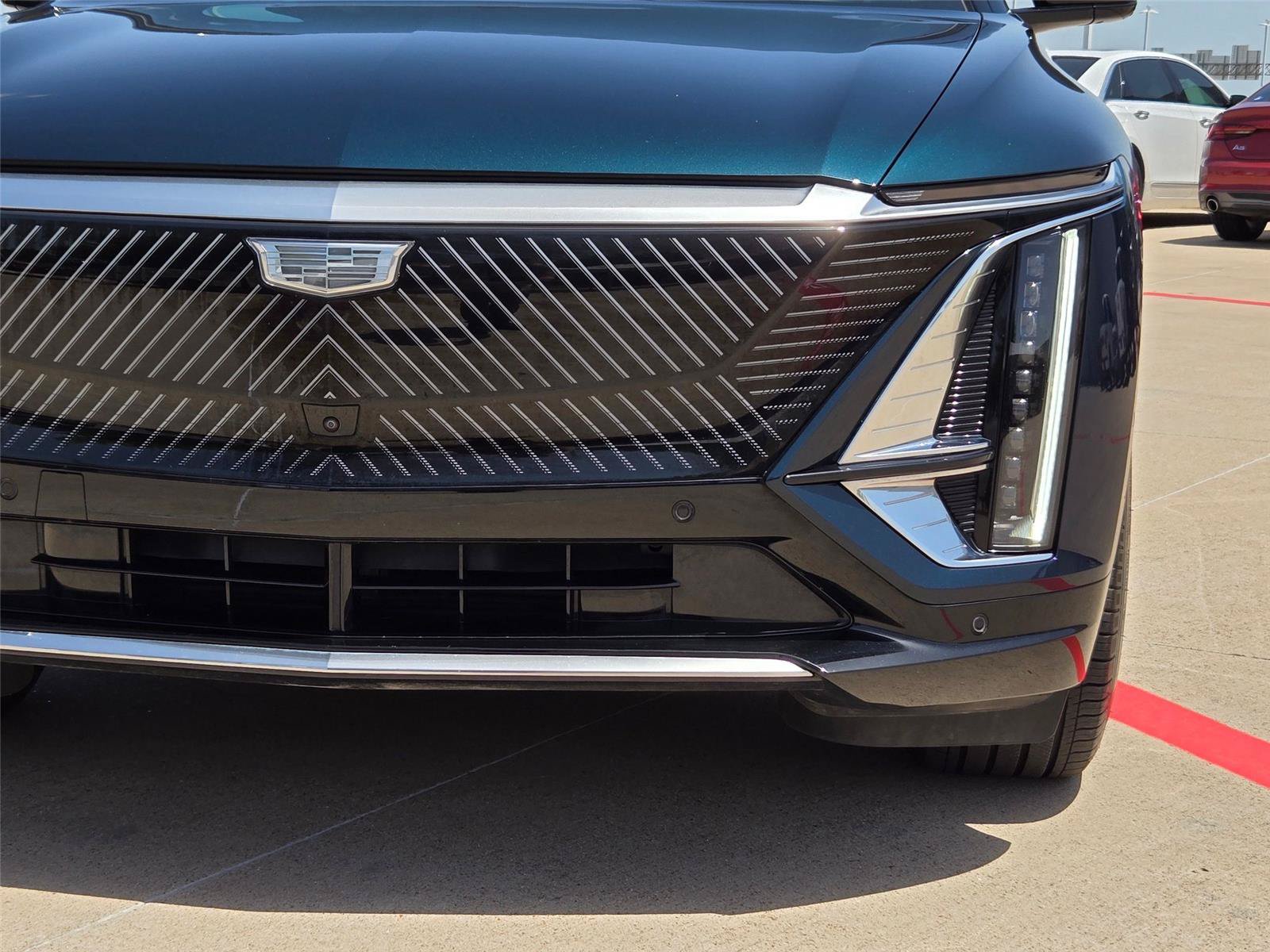Used 2025 Cadillac Lyriq Luxury w/ LPO, Floor Liner Package AWD/4WD image 6