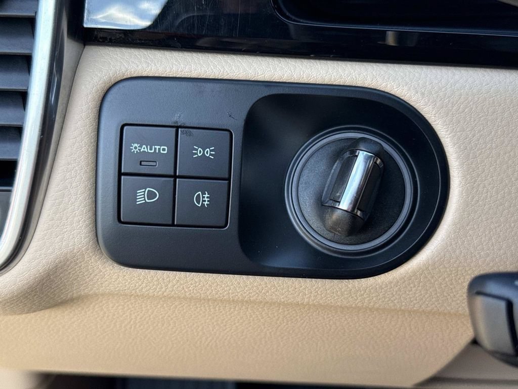 Used 2022 Porsche Cayenne AWD/4WD image 44