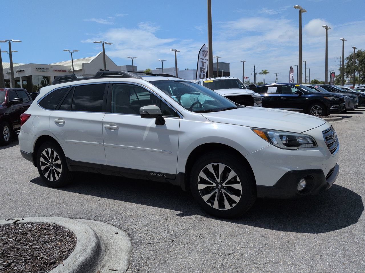 Used 2016 Subaru Outback 2.5i Limited AWD/4WD image 2