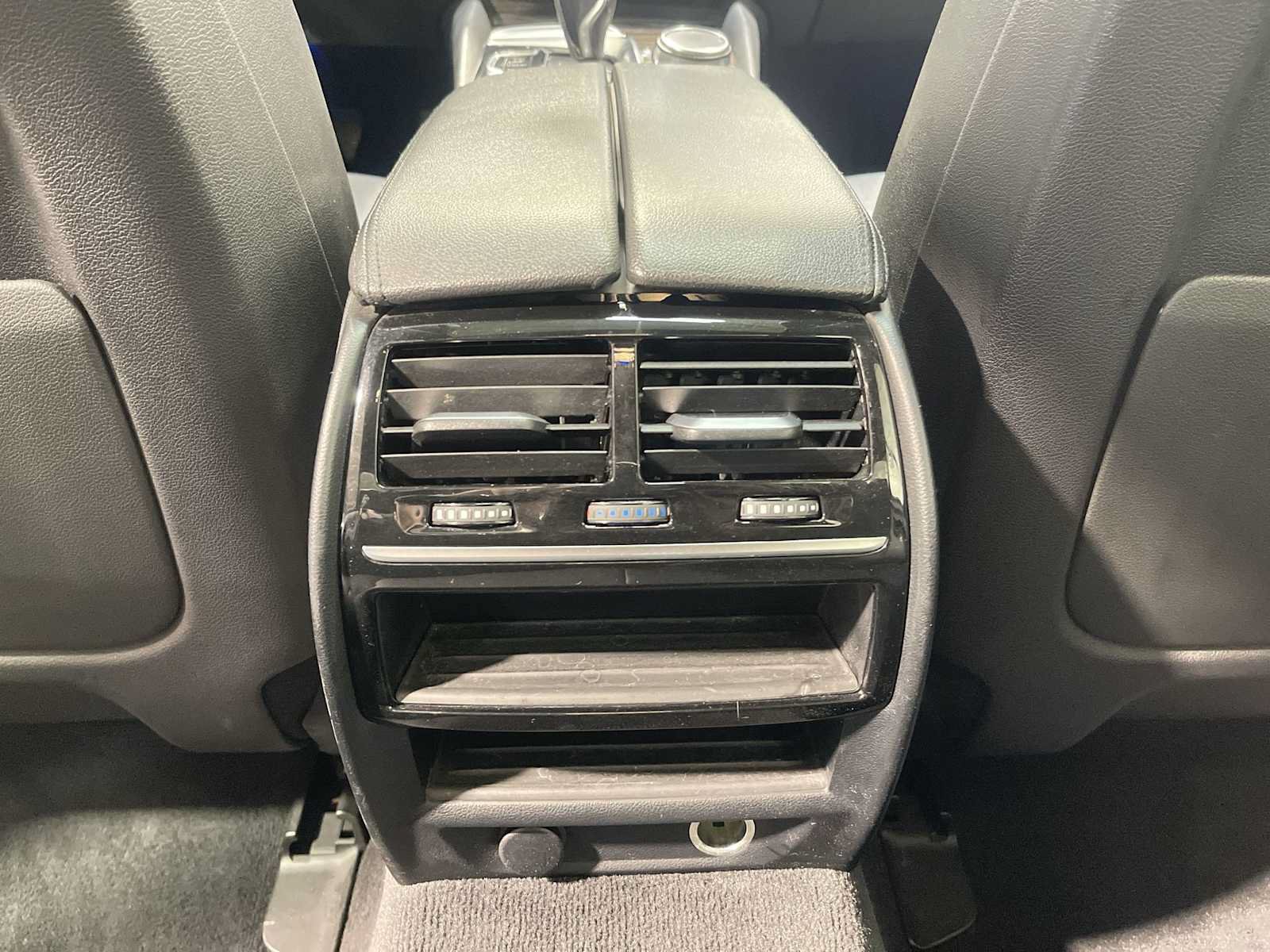 Used 2018 BMW 530e xDrive AWD/4WD image 25