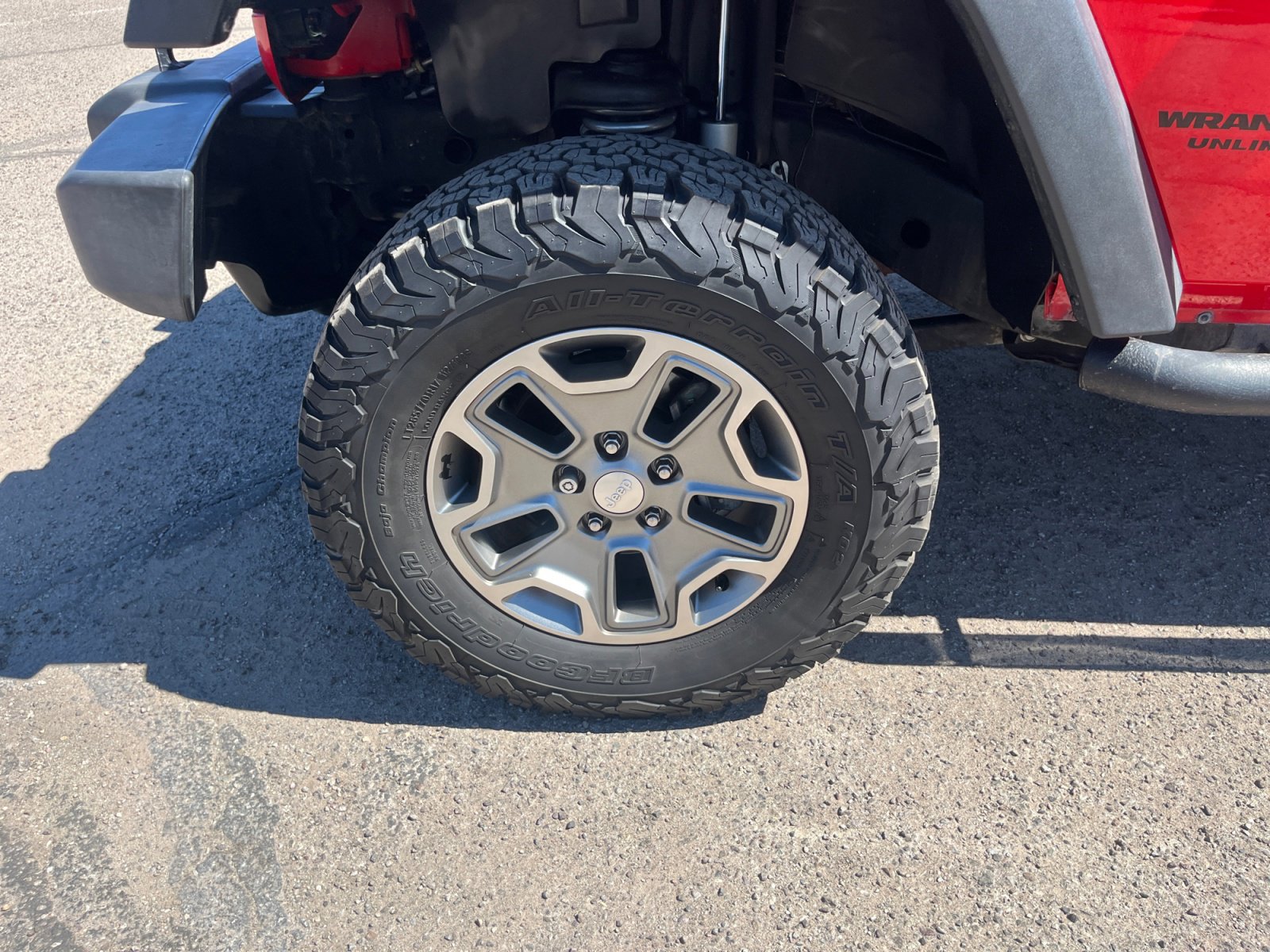 Used 2017 Jeep Wrangler Unlimited Rubicon w/ Connectivity Group image 25