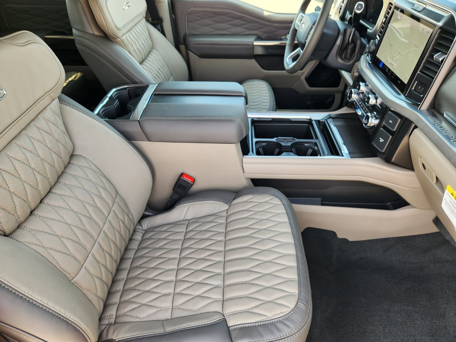 New 2027 Ford F250 Platinum w/ Platinum Plus Package AWD/4WD image 16