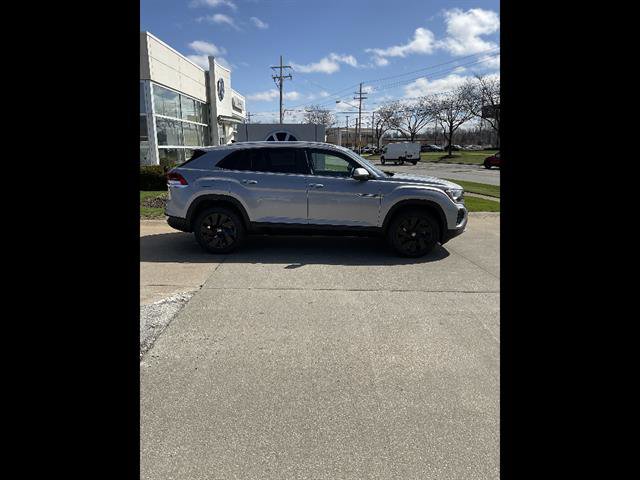 New 2026 Volkswagen Atlas Cross Sport SE image 3