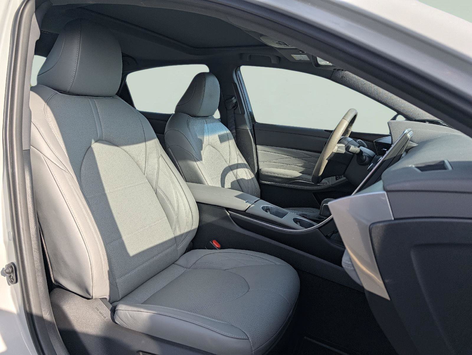 Used 2022 Toyota Avalon Limited w/ Advanced Safety Package FWD image 21