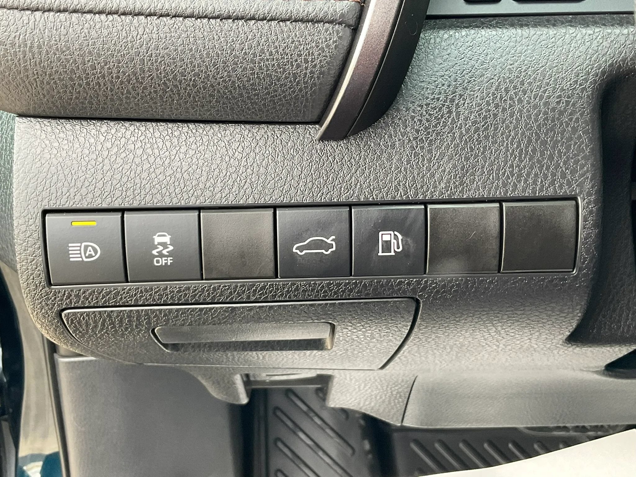 Used 2018 Toyota Camry LE w/ Audio Package FWD image 30