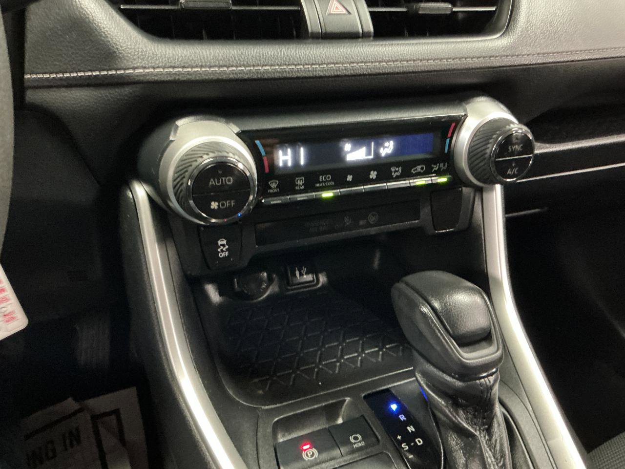 Used 2019 Toyota RAV4 LE AWD/4WD image 16