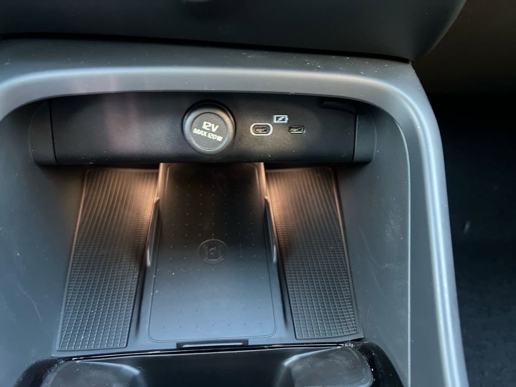 New 2026 Volvo XC40 B5 Plus w/ Protection Package Premier AWD/4WD image 19