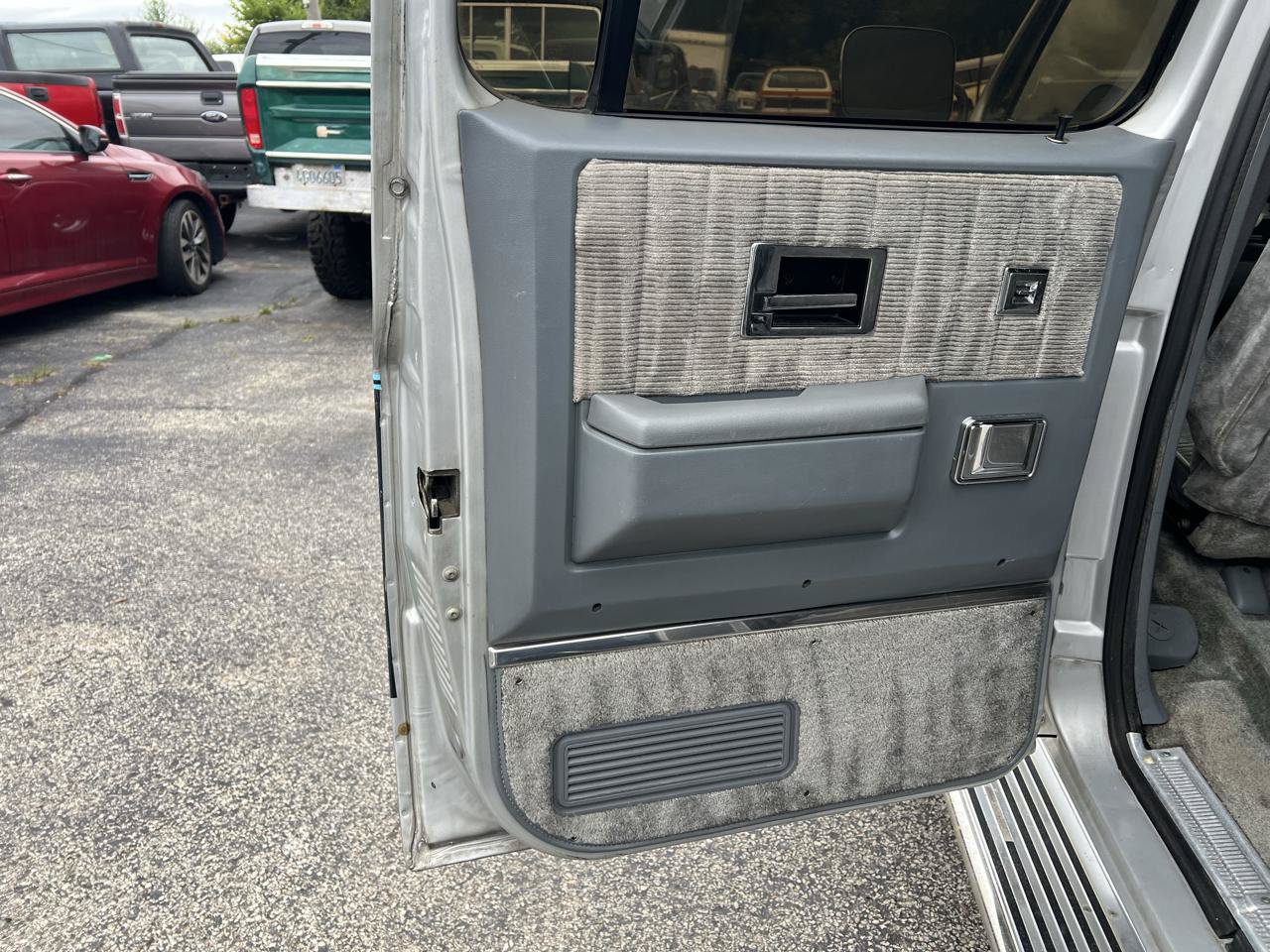 Used 1989 GMC Suburban 4WD image 14