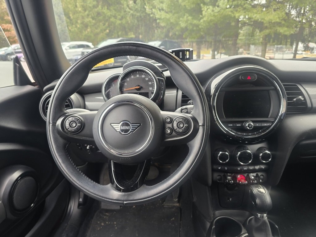 Used 2019 MINI Cooper 2-Door Hardtop image 13