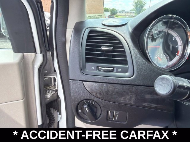 Used 2019 Dodge Grand Caravan SE FWD image 16