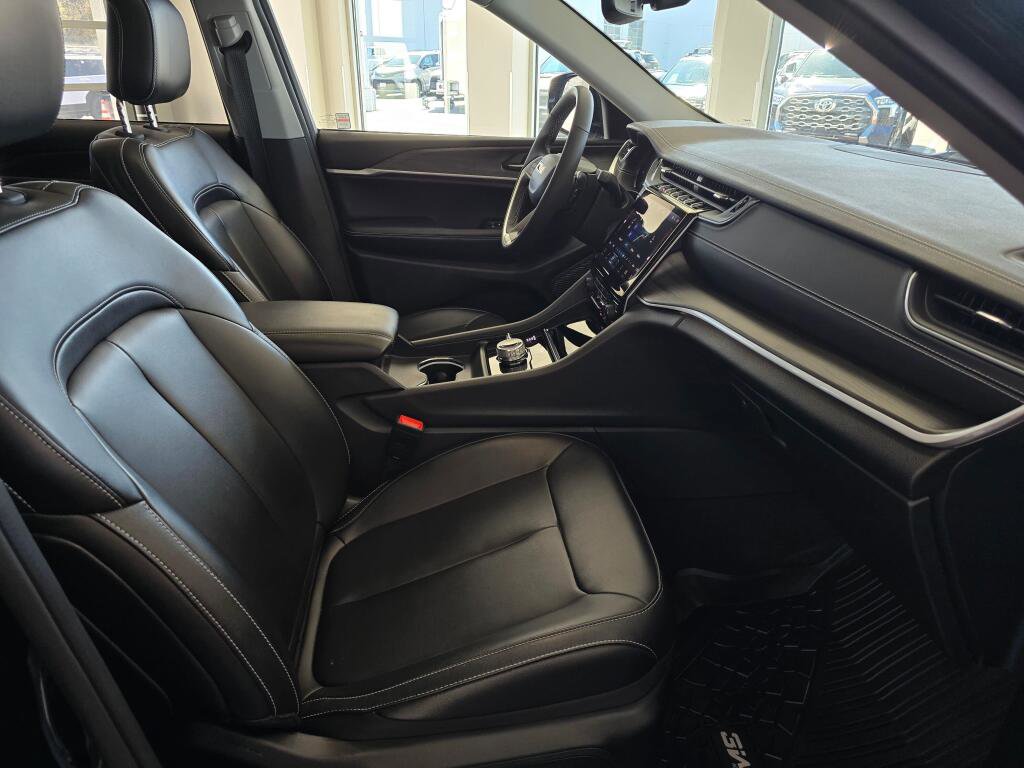 Used 2023 Jeep Grand Cherokee Limited w/ Trailer Tow Prep Group (B) image 45