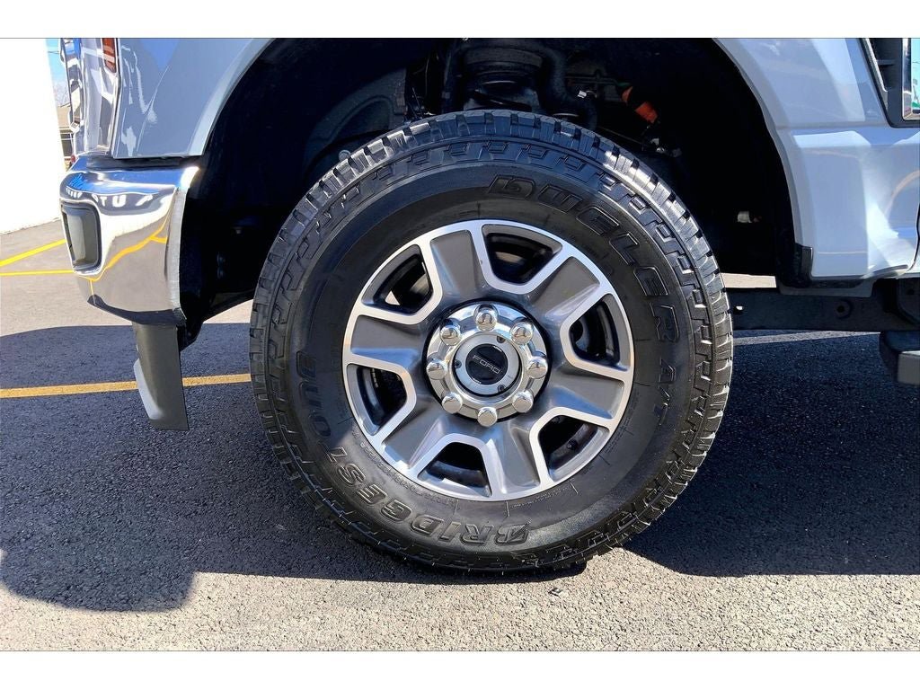 Used 2025 Ford F350 Lariat w/ FX4 Off-Road Package image 10