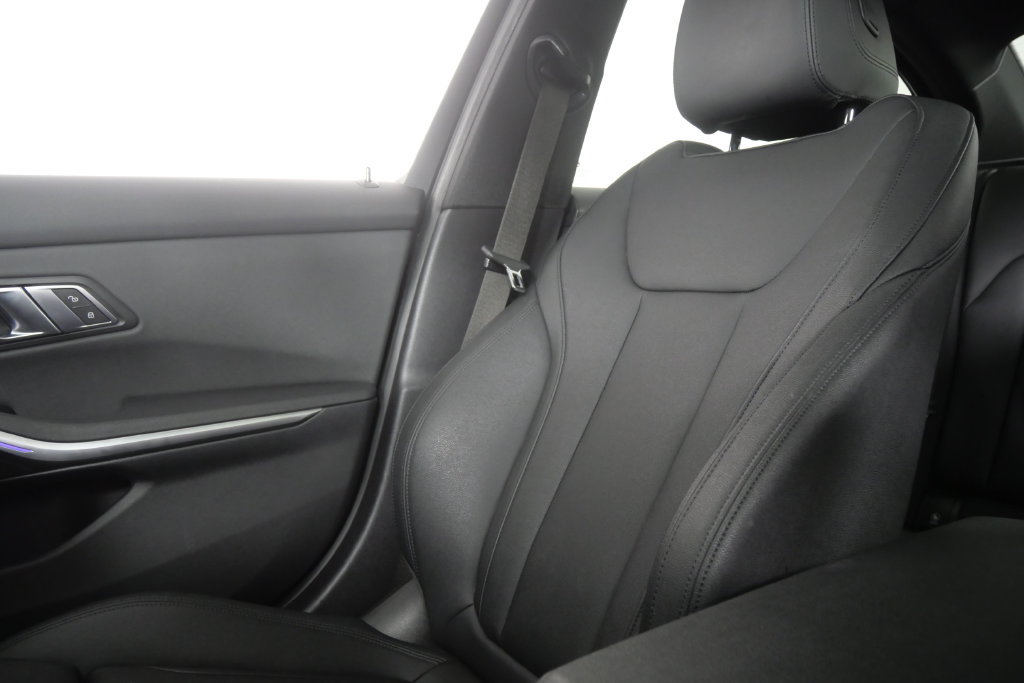 Used 2021 BMW 330i Sedan w/ Premium Package RWD image 27