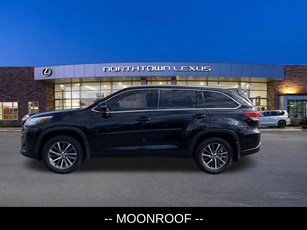 Used 2018 Toyota Highlander XLE AWD/4WD image 2