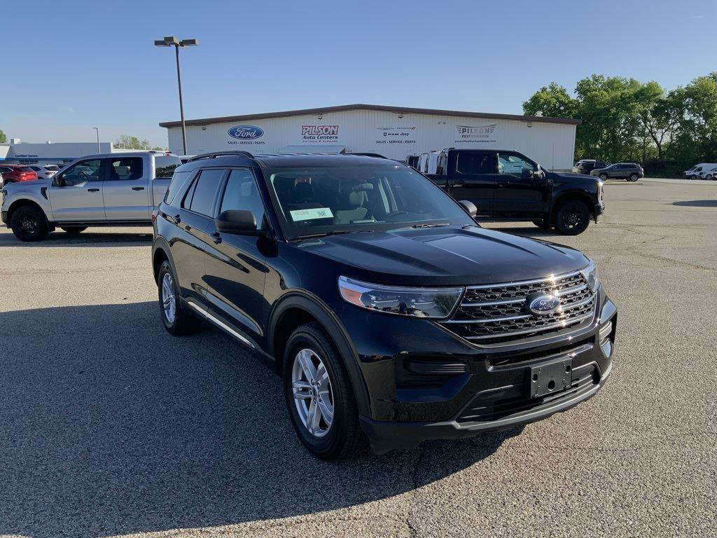 Used 2022 Ford Explorer XLT image 2