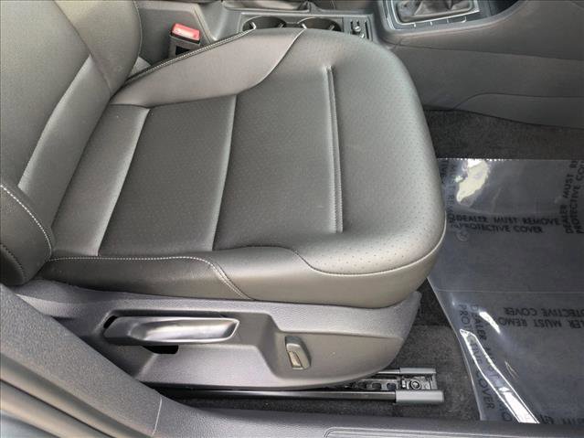 Used 2019 Volkswagen Golf SE image 18