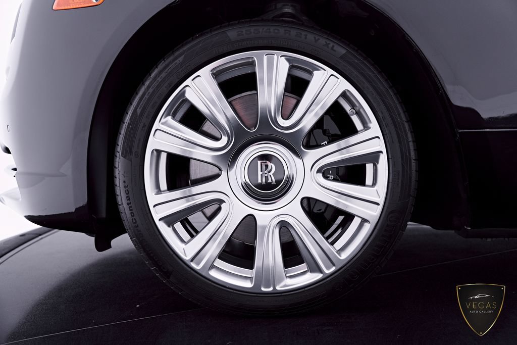 Used 2019 Rolls-Royce Dawn RWD image 3