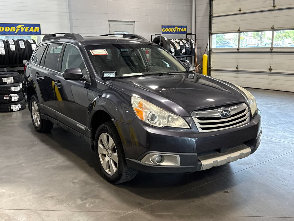 Used 2012 Subaru Outback 3.6R Limited w/ Moonroof Pkg AWD/4WD image 3