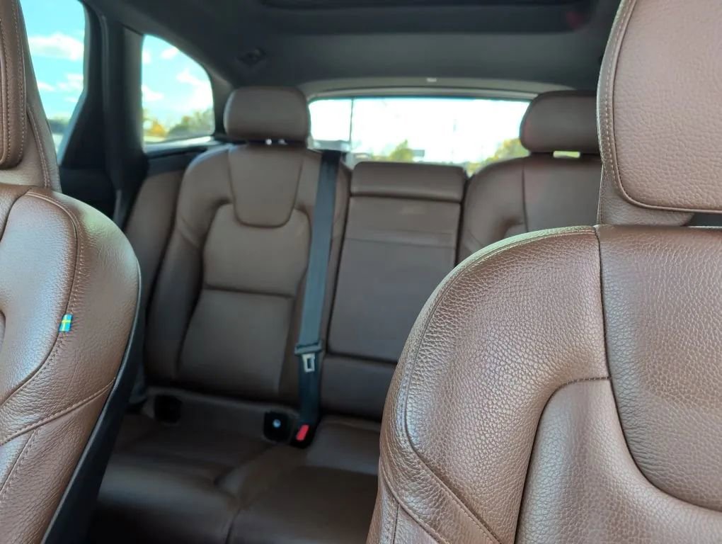 Used 2021 Volvo XC60 T5 Momentum image 5