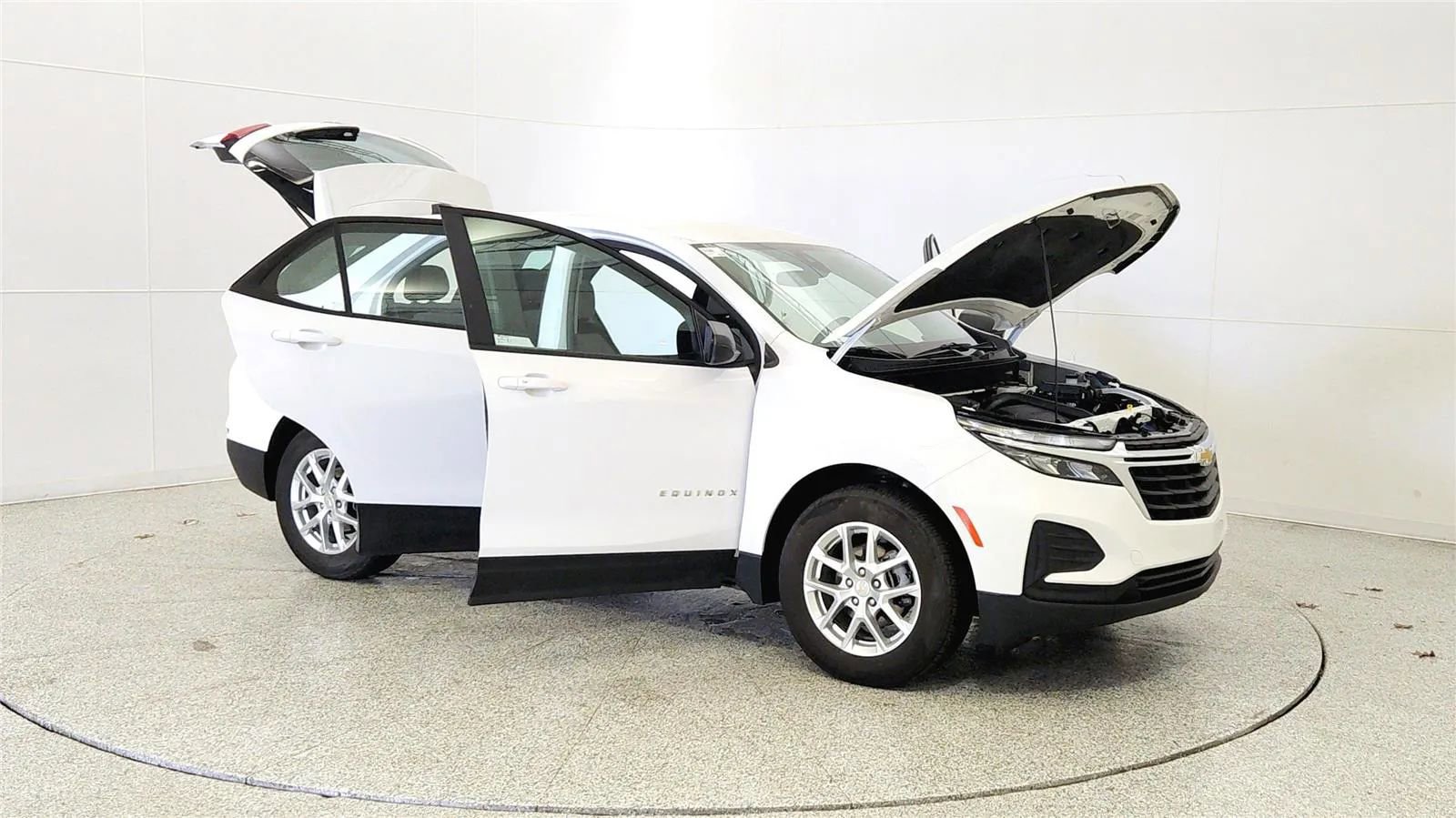 Used 2024 Chevrolet Equinox LS FWD image 9