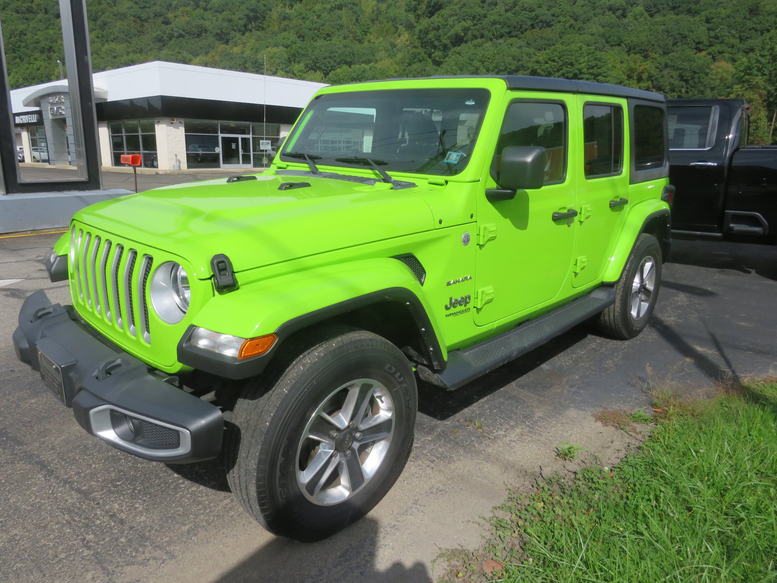 Used 2021 Jeep Wrangler Unlimited Sahara AWD/4WD image 3