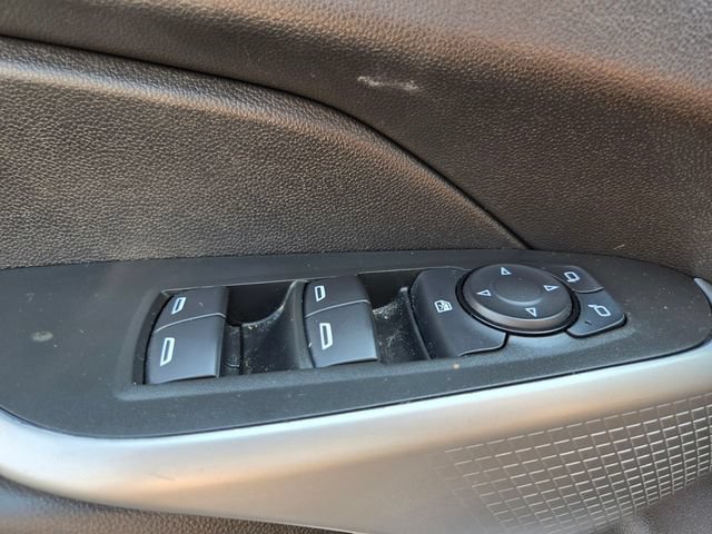 Used 2025 Chevrolet Trax RS w/ Sunroof Package FWD image 39