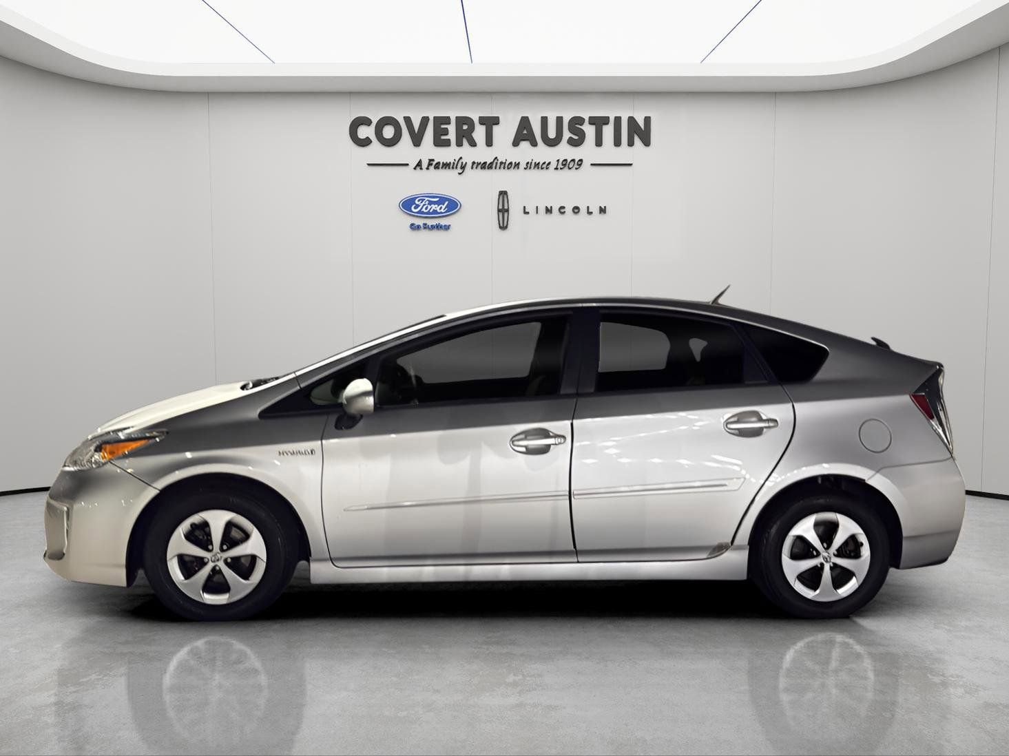 Used 2015 Toyota Prius Two image 2