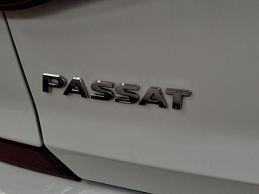 Used 2017 Volkswagen Passat 1.8T R-Line FWD image 28