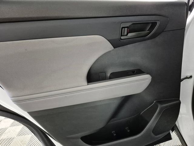 Used 2023 Toyota Highlander L image 24