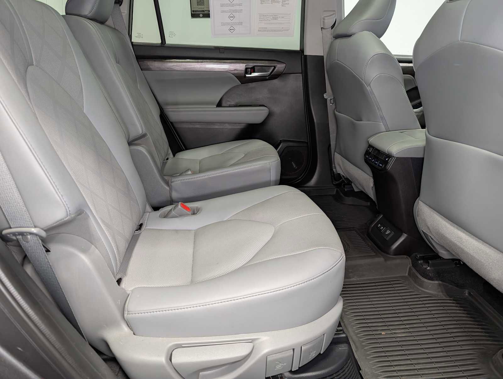 Used 2021 Toyota Highlander Platinum image 45