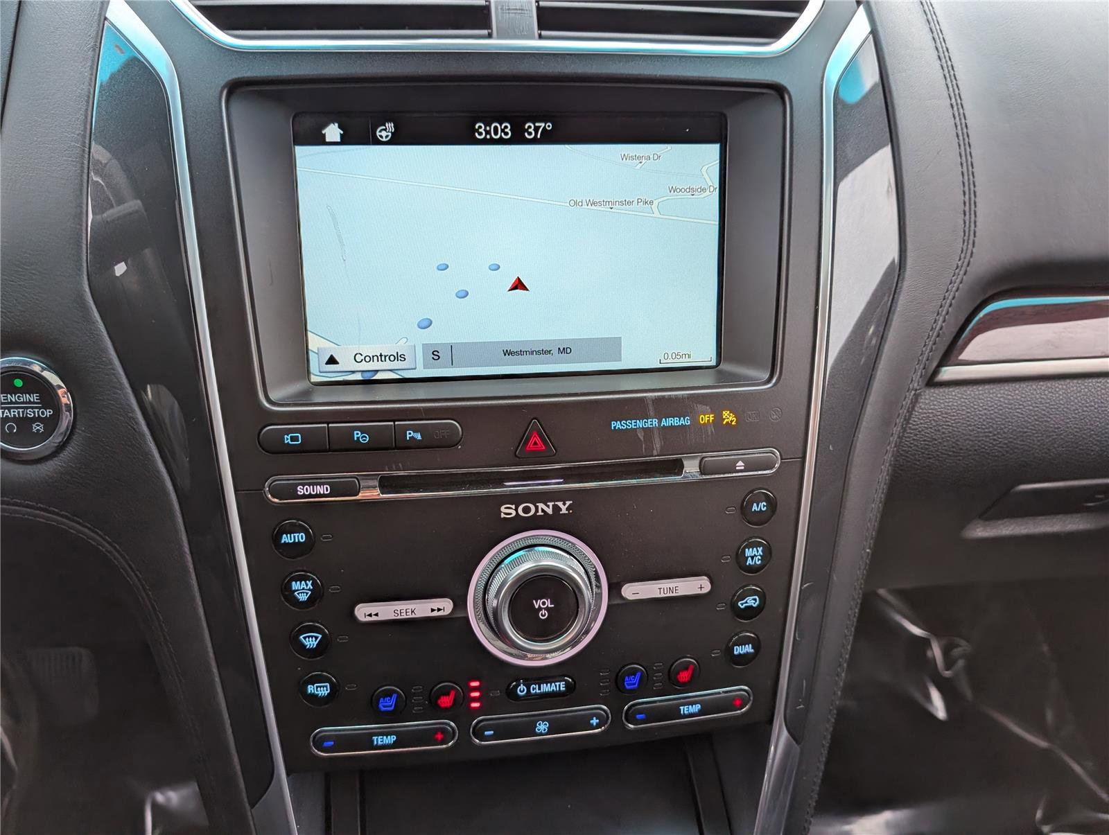 Used 2017 Ford Explorer Platinum image 32