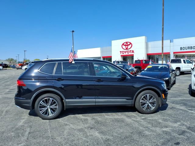 Used 2018 Volkswagen Tiguan SEL w/ 3rd Row Seat Package AWD/4WD image 2