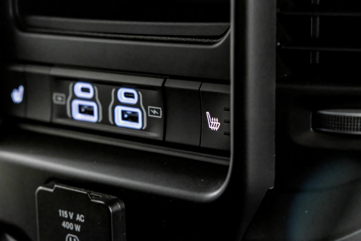Used 2025 RAM 3500 Limited AWD/4WD image 32