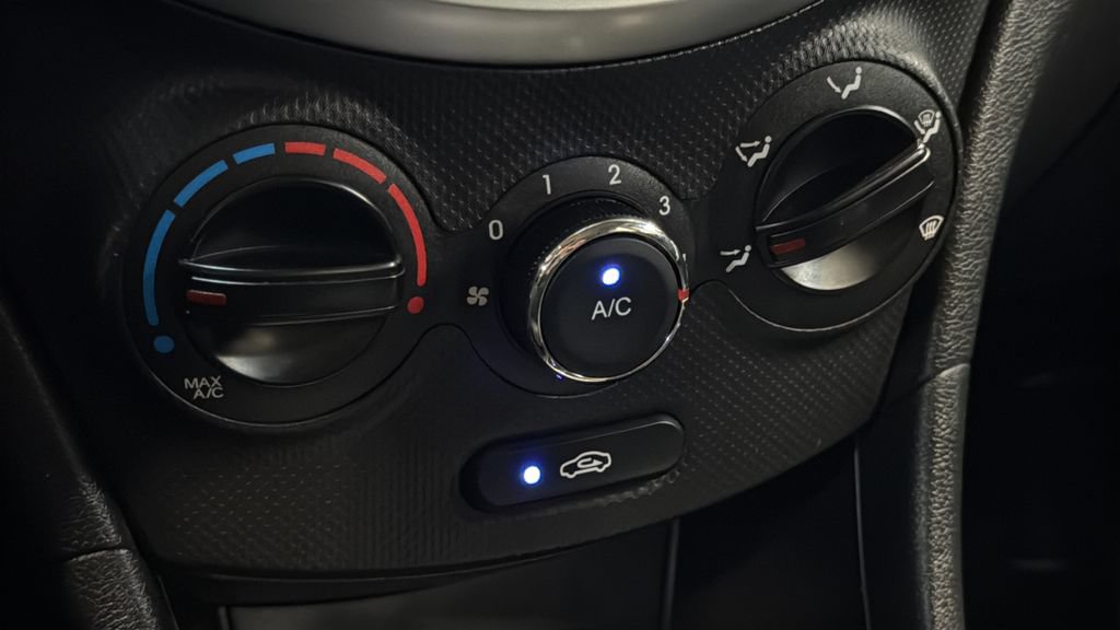 Used 2014 Hyundai Accent SE FWD image 27