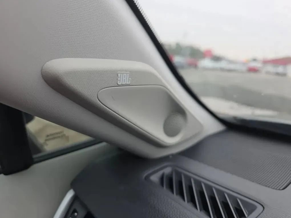 Used 2021 Toyota RAV4 XLE Premium image 27