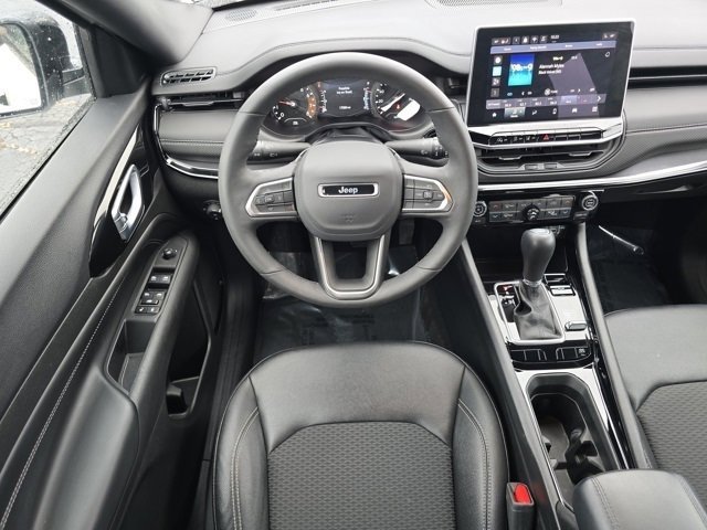 Used 2024 Jeep Compass Latitude w/ Convenience Group image 4