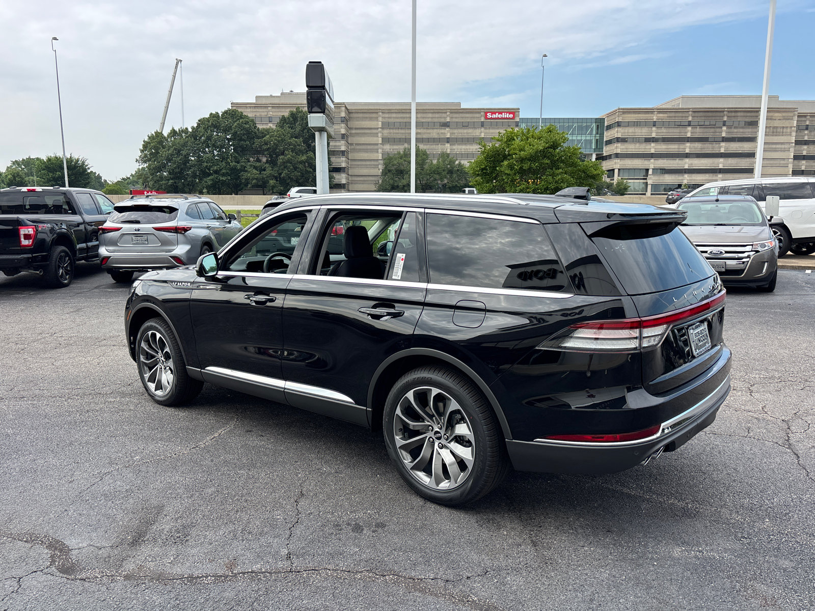 New 2026 Lincoln Aviator AWD image 5