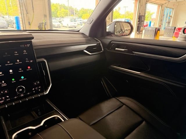 Used 2025 GMC Acadia Elevation w/ Elevation Premium Package AWD/4WD image 23
