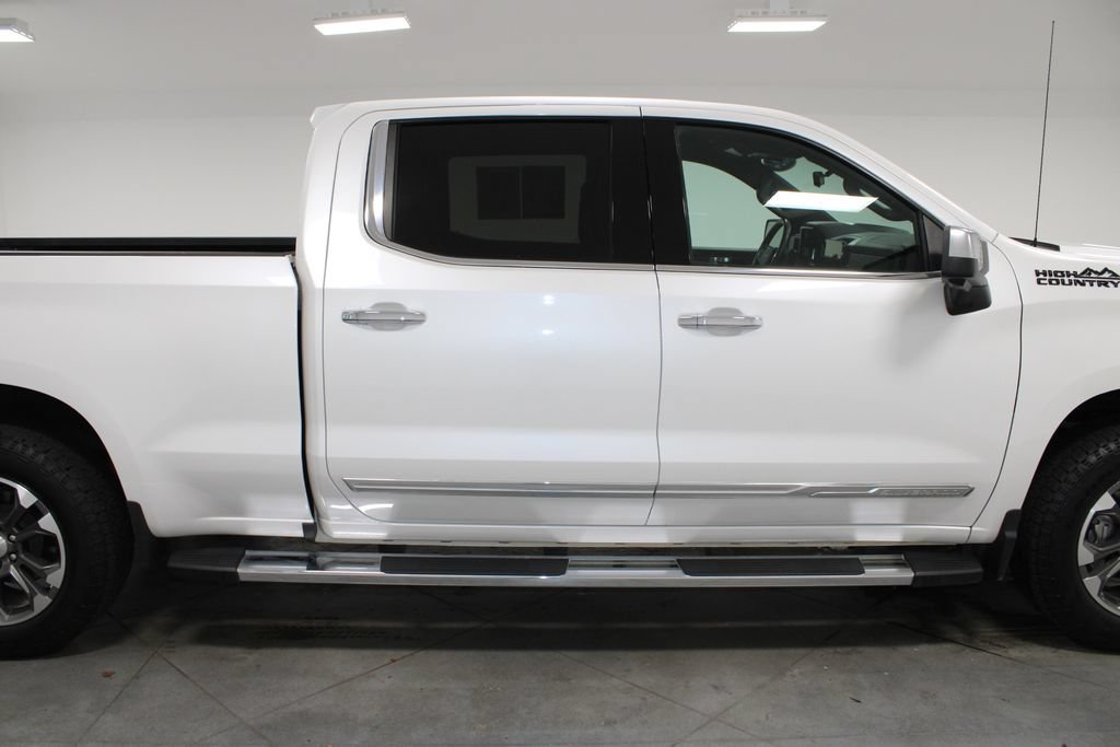 Used 2024 Chevrolet Silverado 1500 High Country w/ Technology Package AWD/4WD image 11