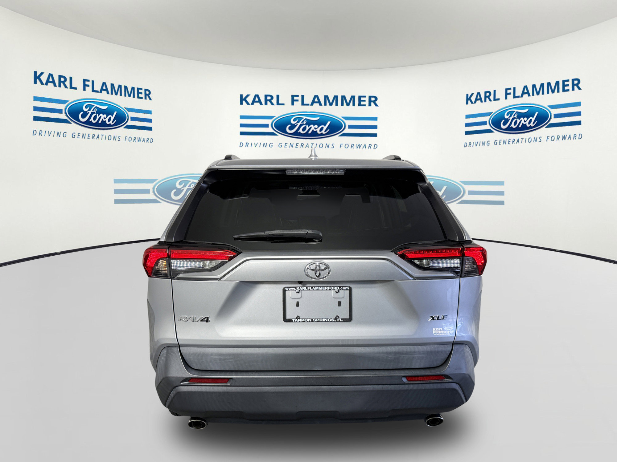 Used 2021 Toyota RAV4 XLE Premium FWD image 4