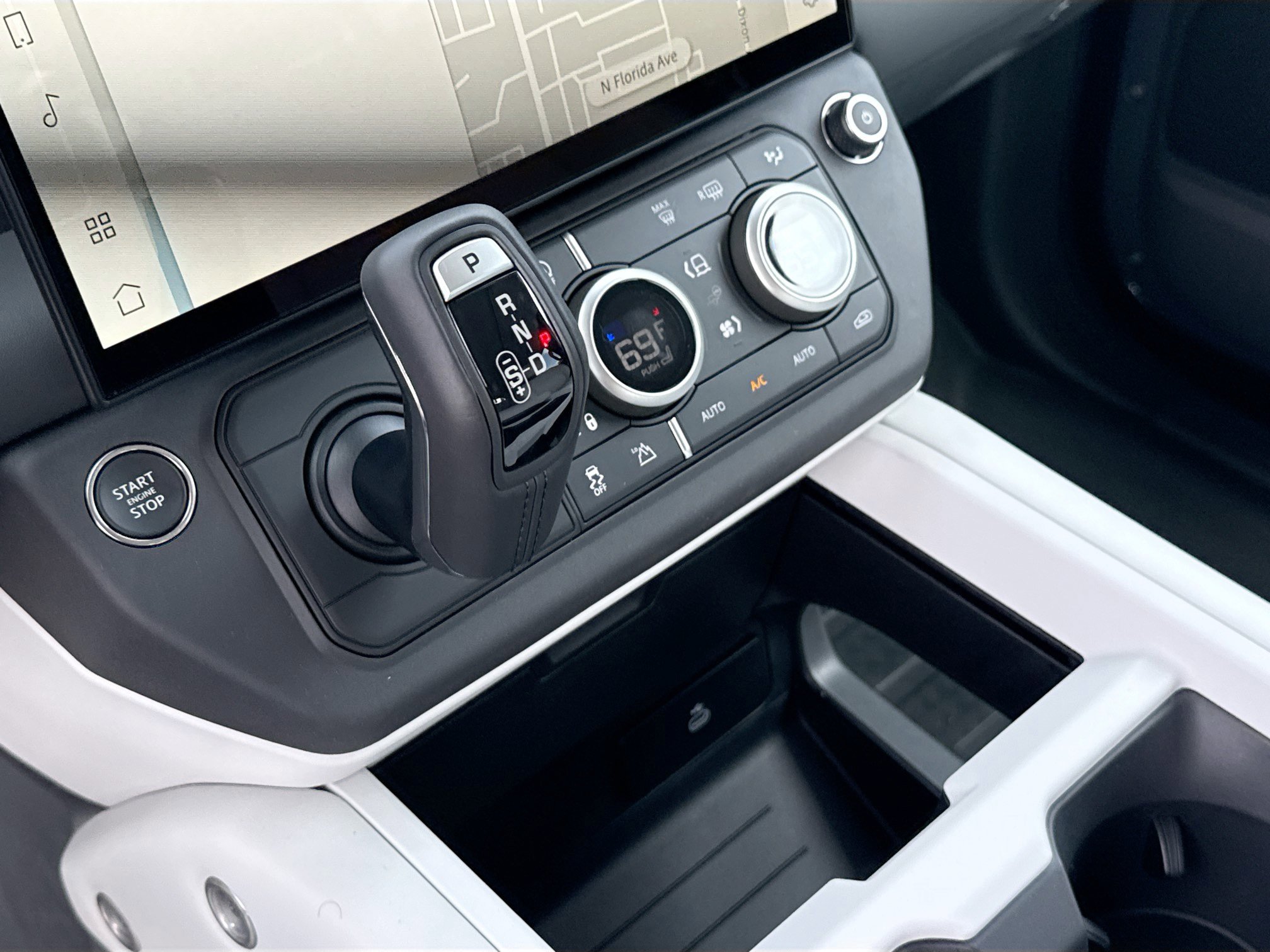 New 2026 Land Rover Defender 110 X-Dynamic SE image 29