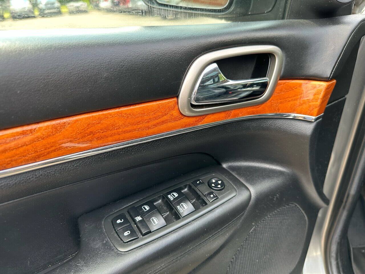 Used 2013 Jeep Grand Cherokee Overland AWD/4WD image 20