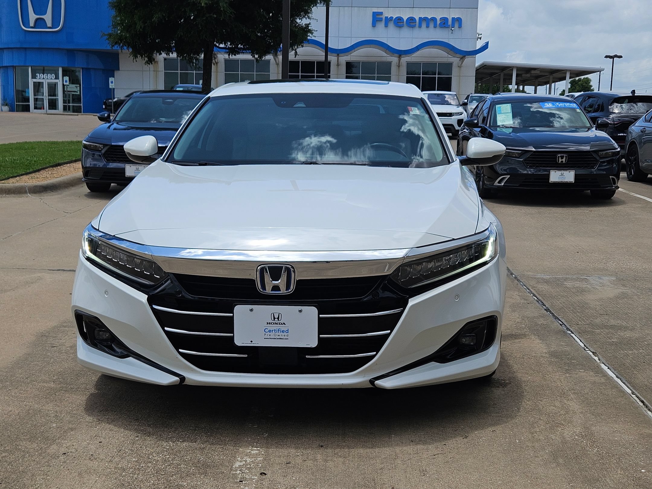 Certified 2022 Honda Accord Touring image 2