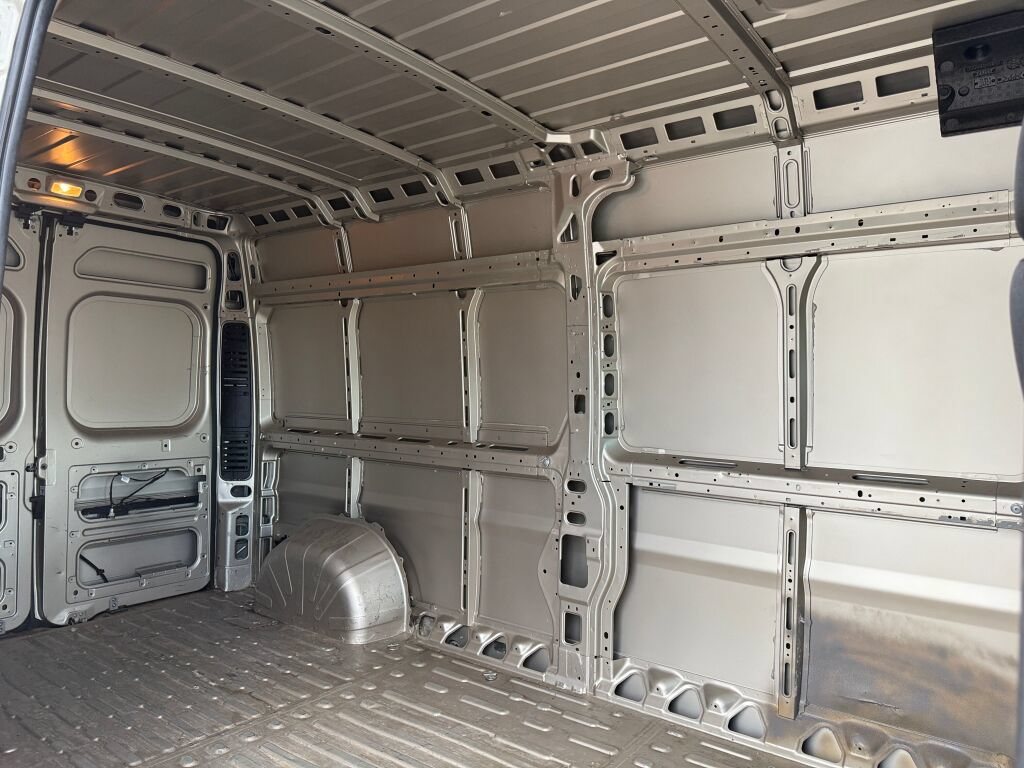 Used 2023 RAM ProMaster 2500 w/ Convenience Group FWD image 14