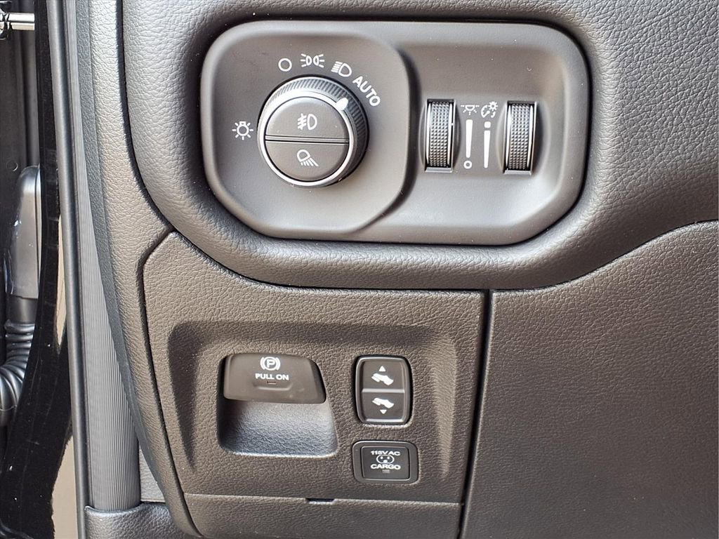 New 2026 RAM 1500 4x4 Crew Cab image 19