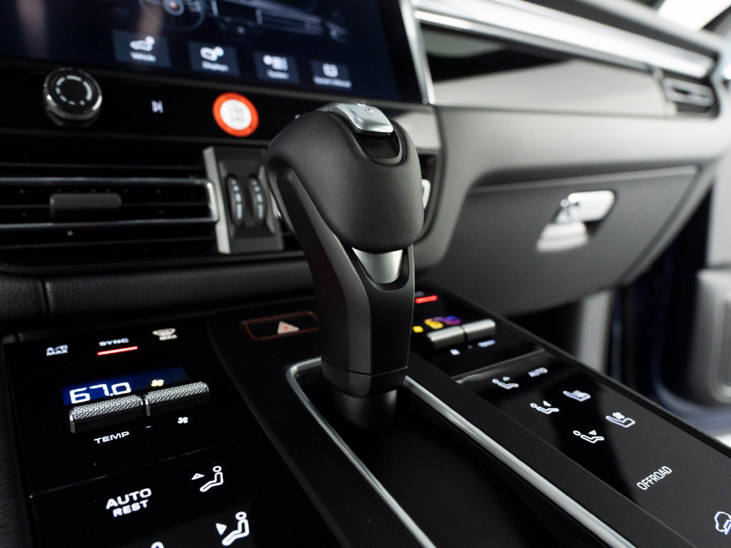 Certified 2026 Porsche Macan S AWD/4WD image 35