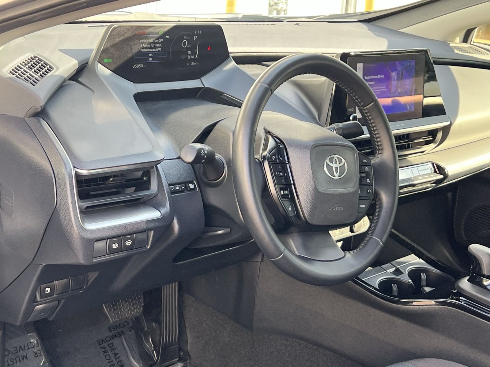 Used 2025 Toyota Prius LE FWD image 15