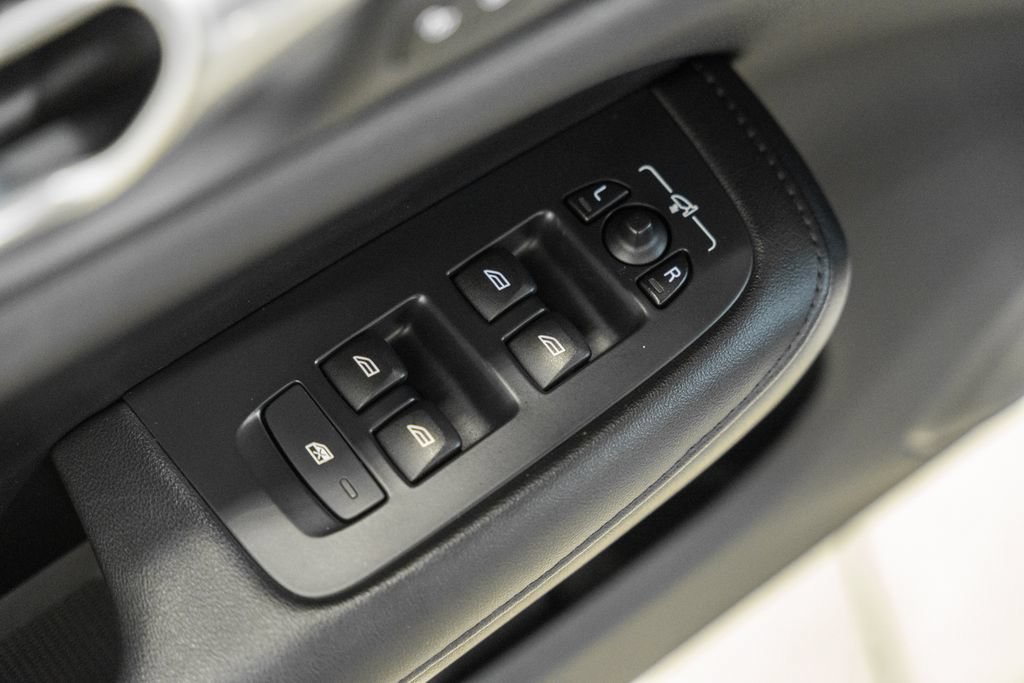 Used 2024 Volvo S60 B5 Core FWD image 32