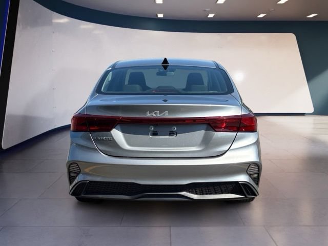Certified 2022 Kia Forte LXS FWD image 4